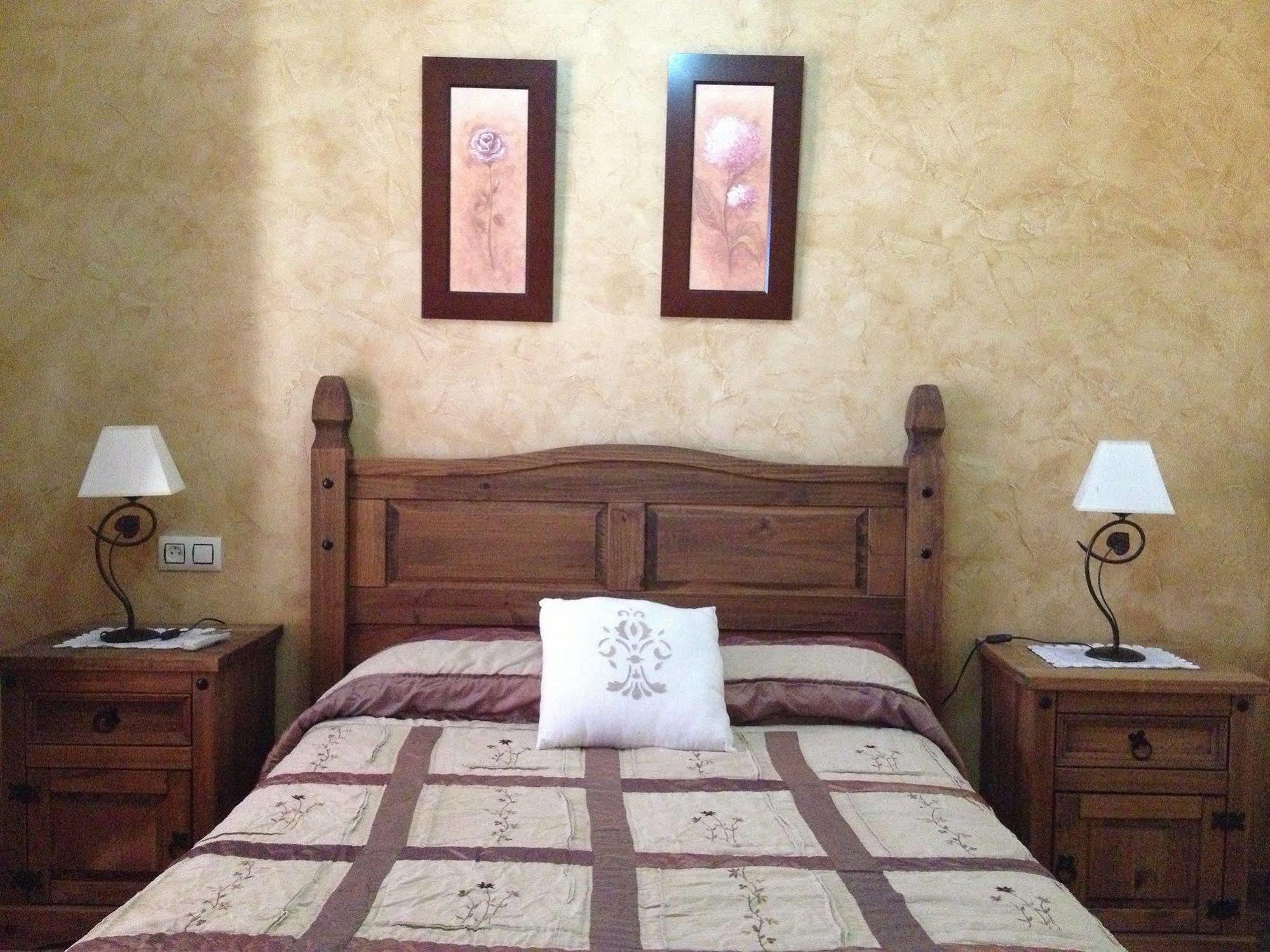Complejo Penafiel Apartment Zarza La Mayor Bagian luar foto