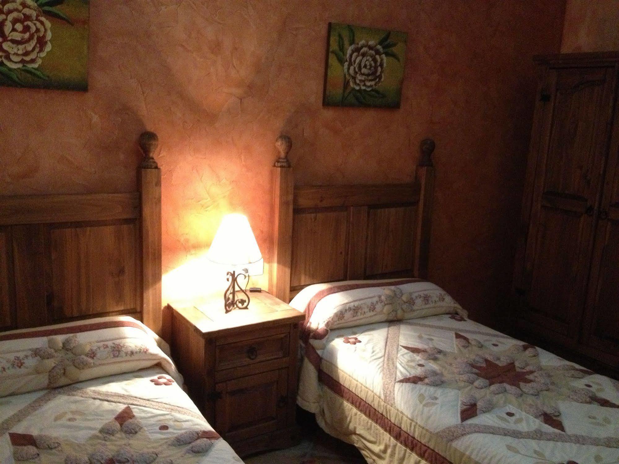 Complejo Penafiel Apartment Zarza La Mayor Bagian luar foto